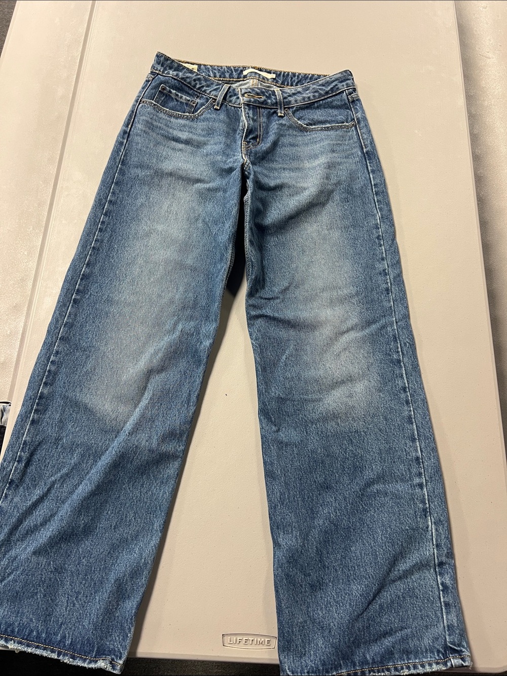 Levi's Wide Leg Jeans in Medium Blue Wash